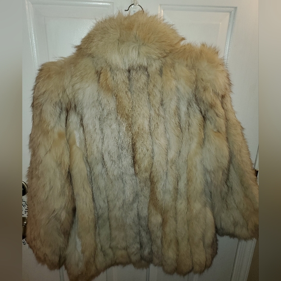 FULL & FLUFFY! FINLAND FOX FUR COAT by NIKI M - Picture 3 of 8